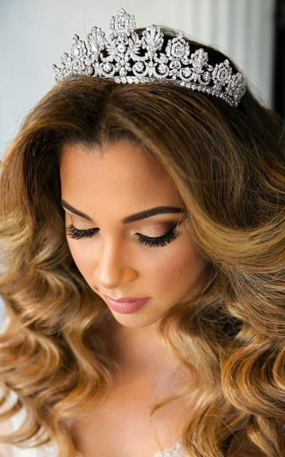 Relaxed Loose Waves wedding hairstyle